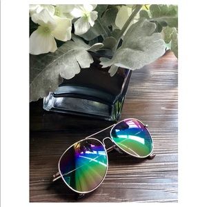 **𝐒𝐎𝐋𝐃**Rainbow lens aviator sunglasses